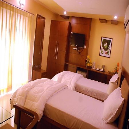 Hotel Sri Madhura Inn Hajdarabad Zewnętrze zdjęcie